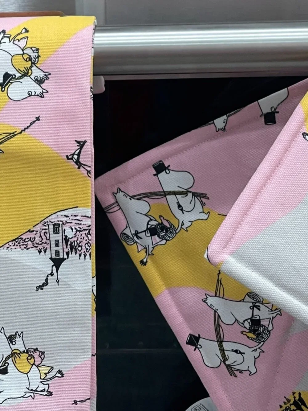 3 pc Moomin Arabia Family Time Kitchen Set Towel + 2 Pot Holders Finland- NEW